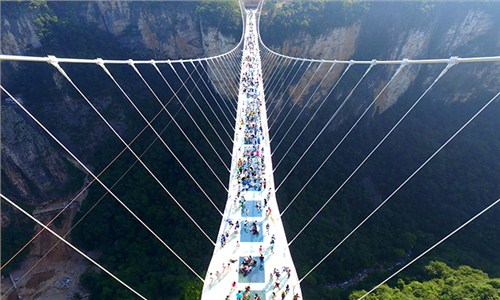 张家界全景·森林公园·大峡谷玻璃桥·天门山玻璃栈道3晚4日游1298元/人（国庆版）